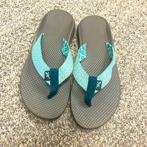 Chaco flip flops size 7 blue/gray